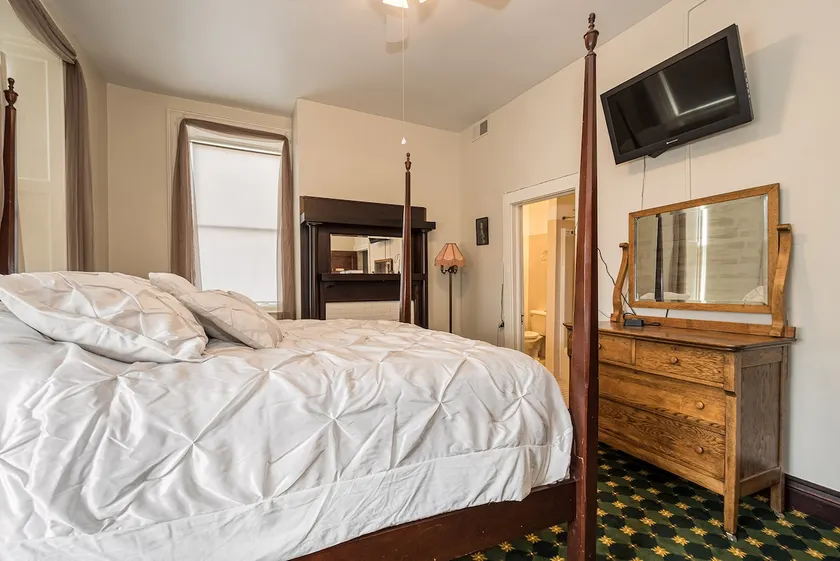 The Titlow | Historic Victorian Inn Room - Image 1