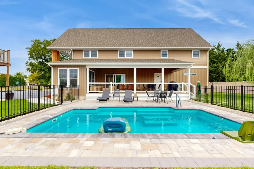 Rehoboth Beach group getaway - pool 2 studio apts - Image 1