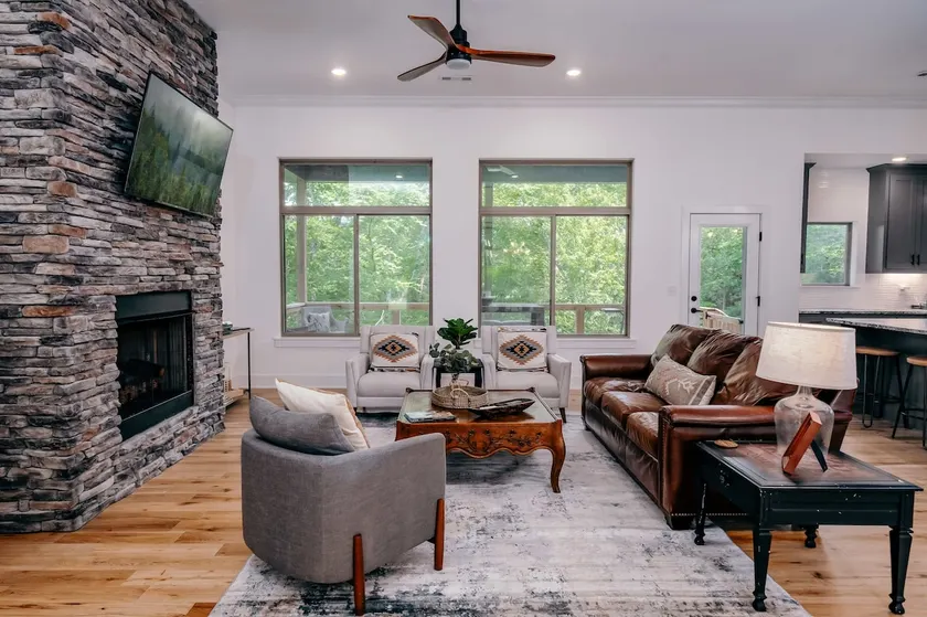 Cyclopath Bella Vista, sleeps 8, .5mi to Back 40 - Image 1
