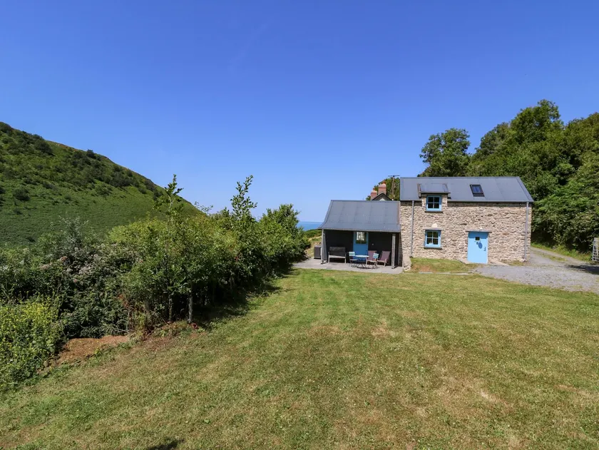 Dolwylan Barn - Image 1