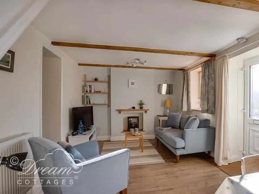 Ammonite Cottage, FORTUNESWELL - Image 1
