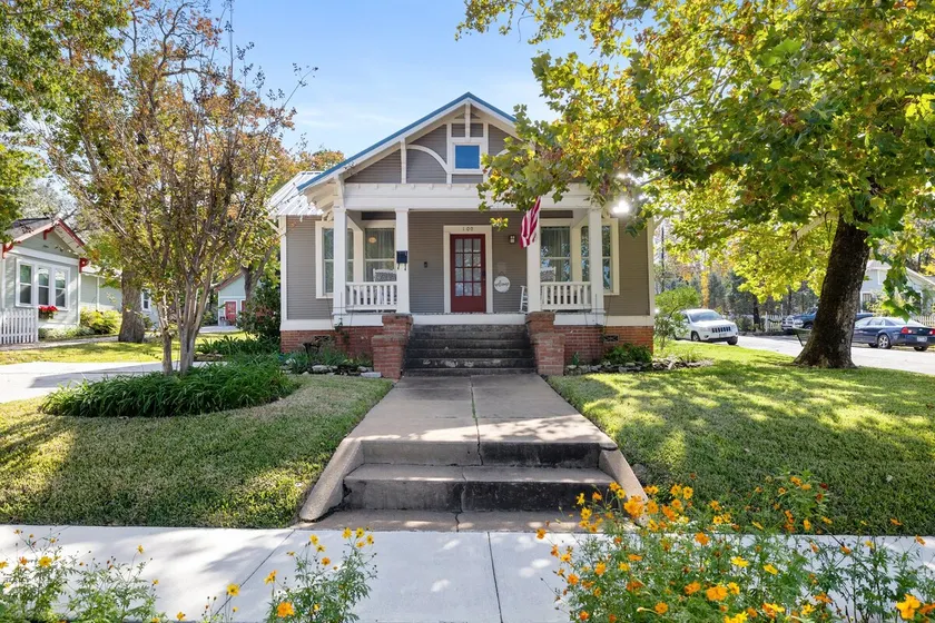 Quiet & clean, minutes from downtown Brenham! - Image 1
