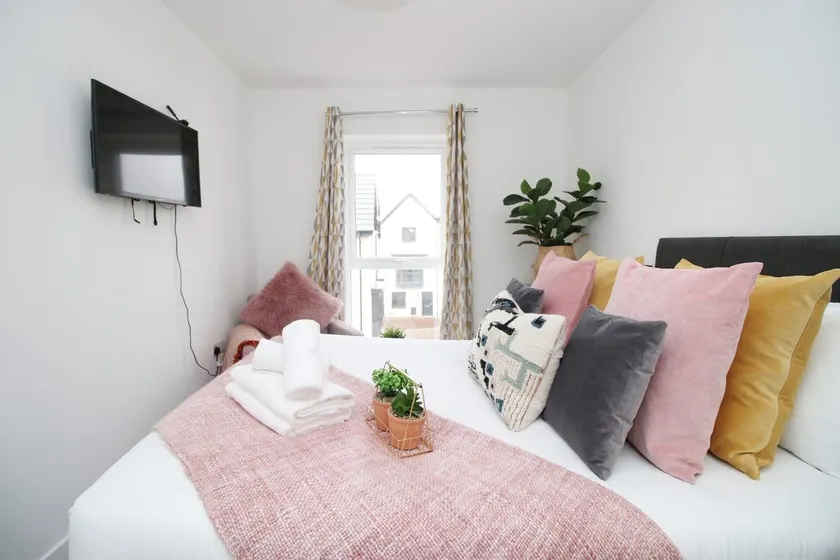 Cohost Partners Stylish 2BR Retreat Free Parking - Image 1