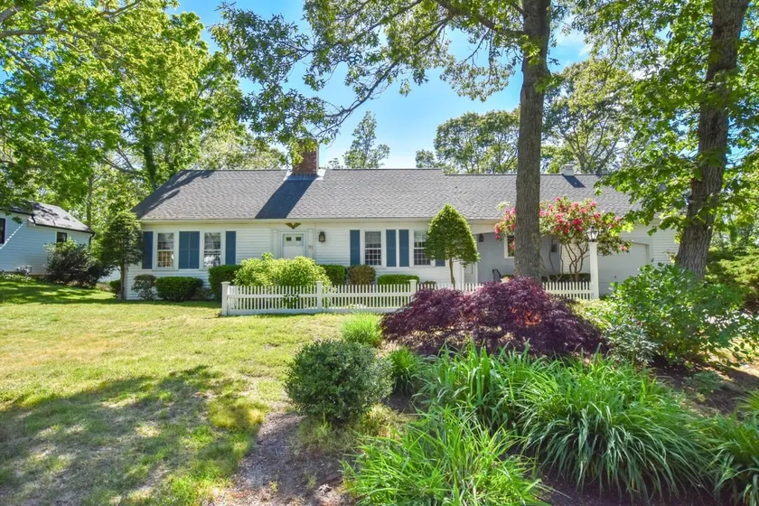 Sunroom, Spacious Deck, 8 Mins to Mayflower Beach! - Image 1