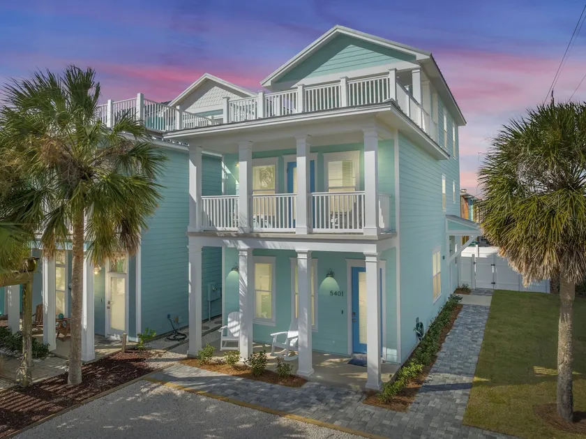 Spectacular 3br 4ba w/ Private Pool, 2 Min Walk to Beach - Sleeps 15! - Image 1