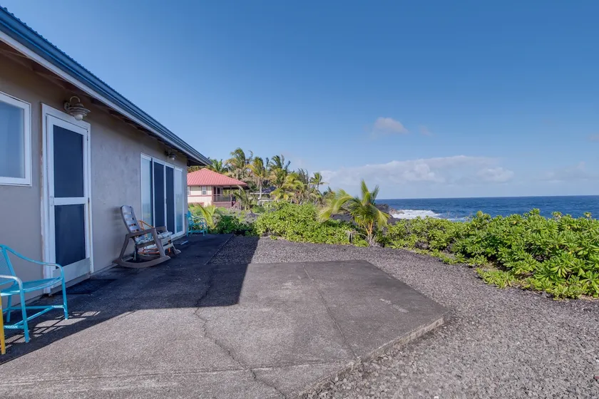 Oceanfront Keaau Gem: Ocean & Sunrise Views, Pool - Image 1