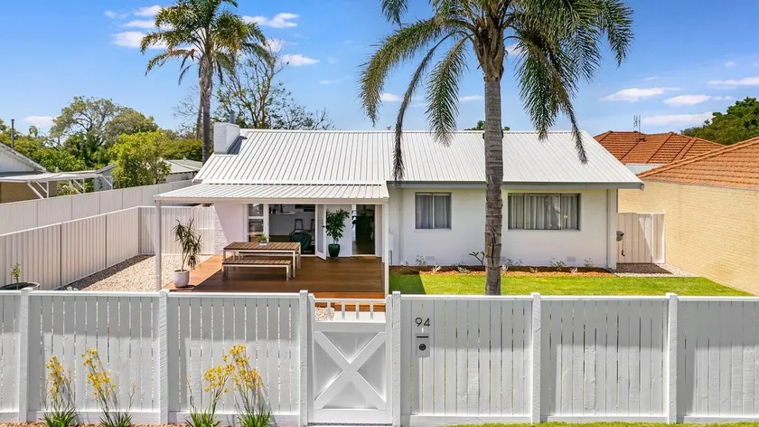 Fairbairn Family Beach Bungalow - Image 1
