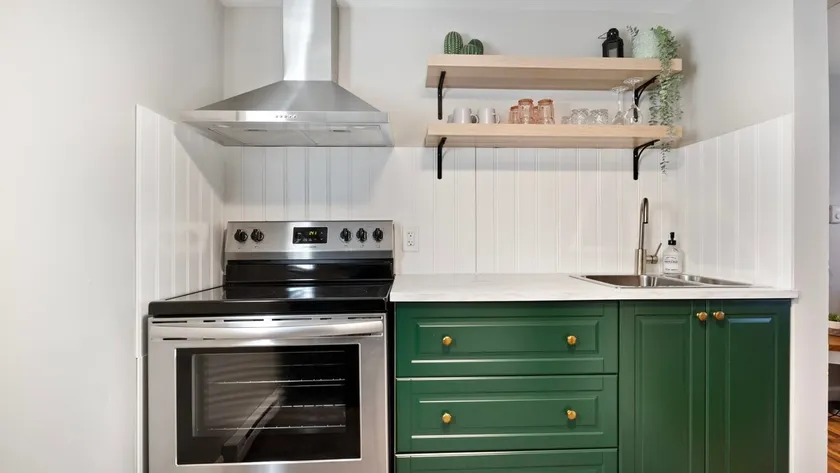Peaceful & cozy 1 bedroom suite with full kitchen - Image 1