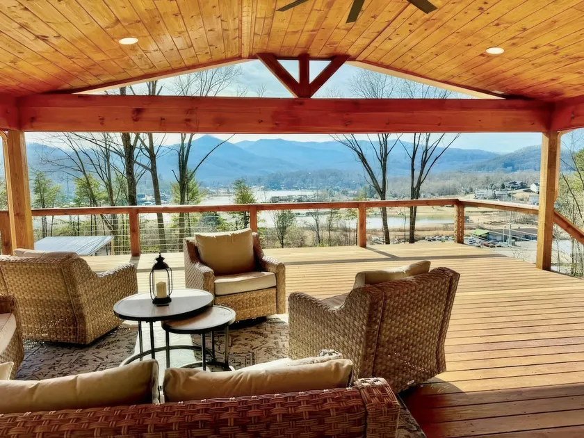 Glamp House Lake and Mountain Views Hot Tub by Hiawassee Glamping - Image 1