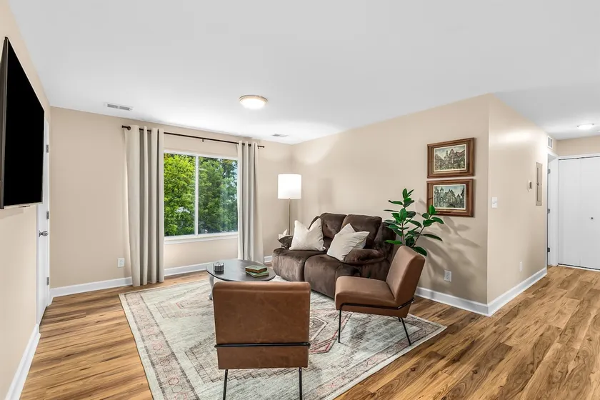 New! Spacious 1BR King Suite, Prime Location - Image 1