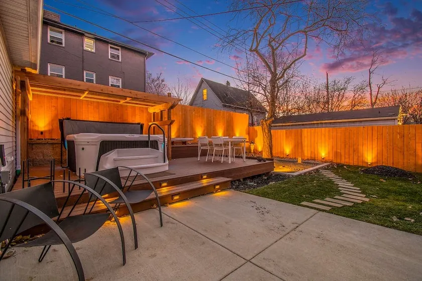 Relaxing Spot with Zen Garden & Year-Round Hot Tub - Image 1