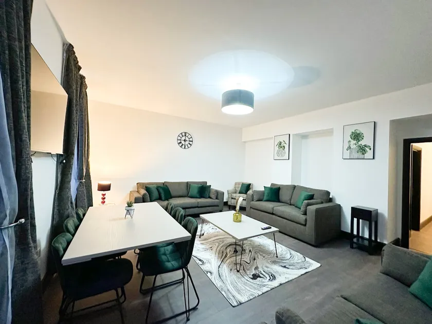 Superior 4 Bedroom Apartment 2 - Image 1