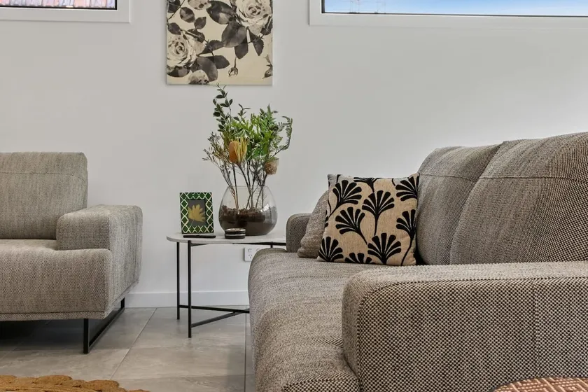 Storey Time I 2BR Townhouse for Melbourne Travel - Image 1