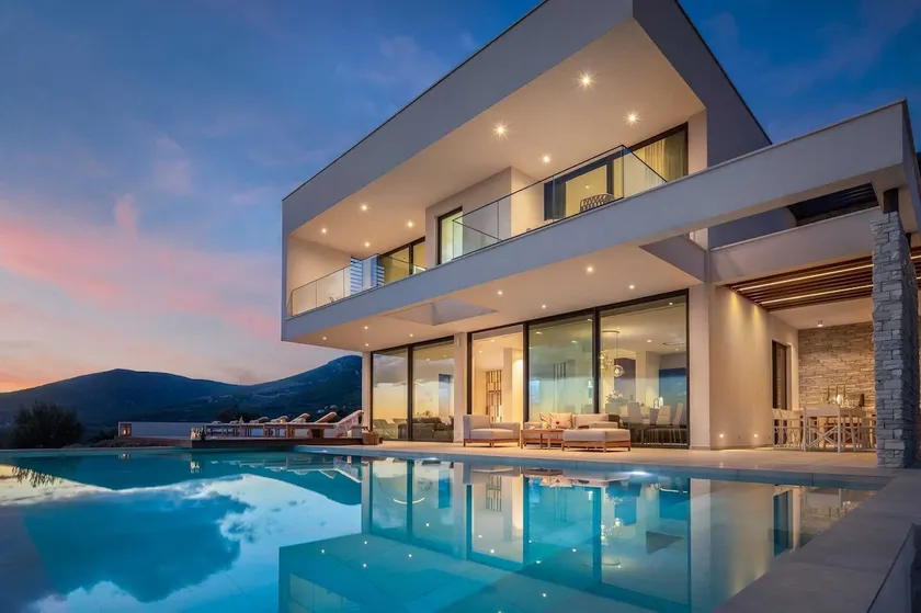 Weiträumige Villa mit Pool, Grill und Garten | Poolblick - Image 1