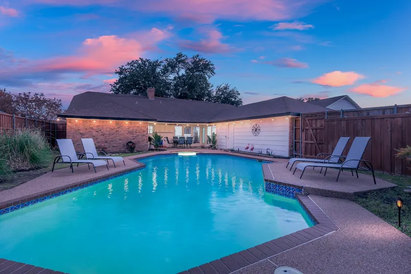 Oasis Pool, Hot Tub, Games; Sleeps 14; Near Dallas - Image 1