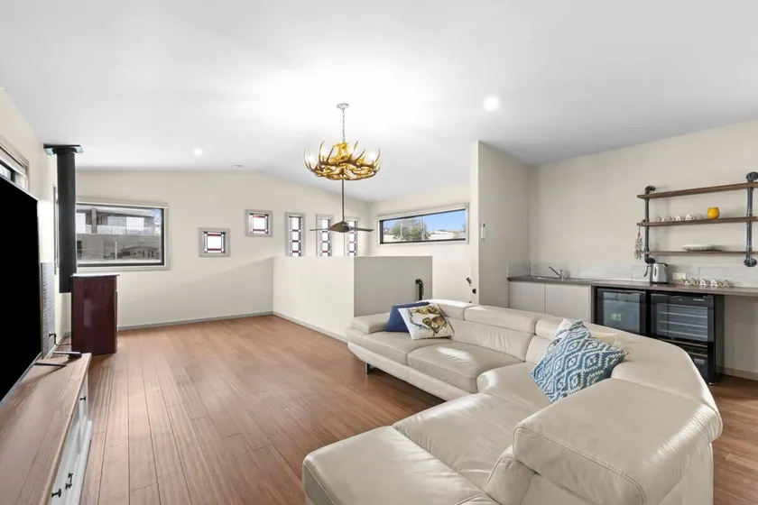 Seaside Retreat - Steps from Surf and Cafes - Image 1