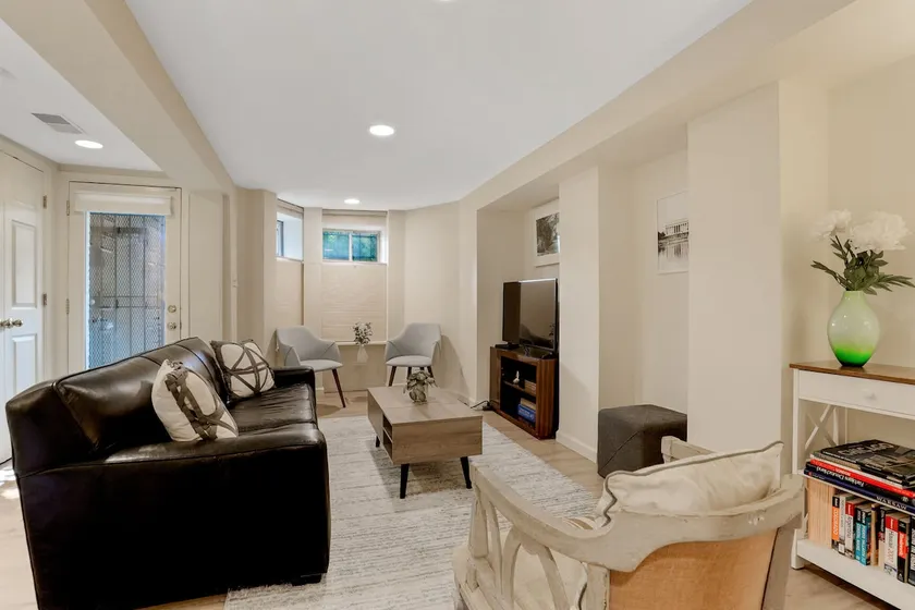The Best of Dupont With Parking and Outdoor Space - Image 1