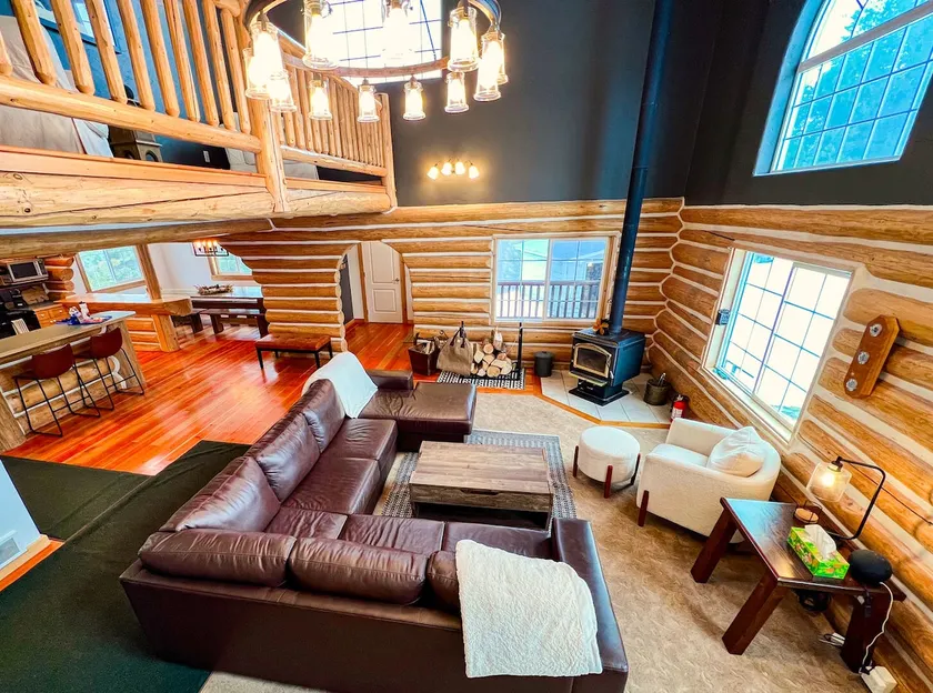 Glacier Dream Escape! 6 Bed / 4.5 Bath, Sleeps 12! - Image 1