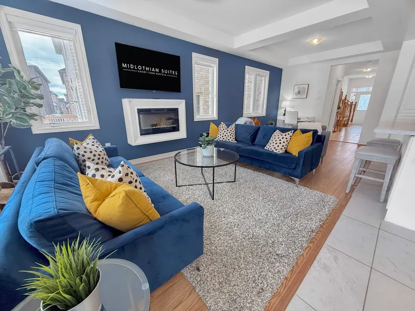 King bed, large new build, central | GN - Image 1