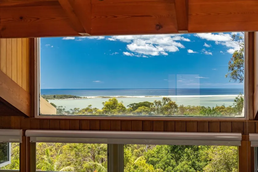 Coastal Cove + stunning views + pool table + lake - Image 1