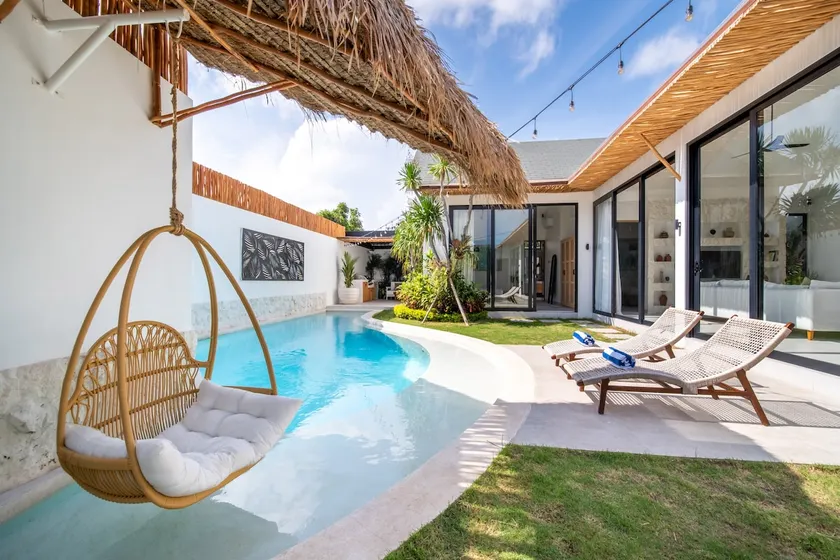 Seaside 3 BR Villa, Walking Distance to Beach - Image 1
