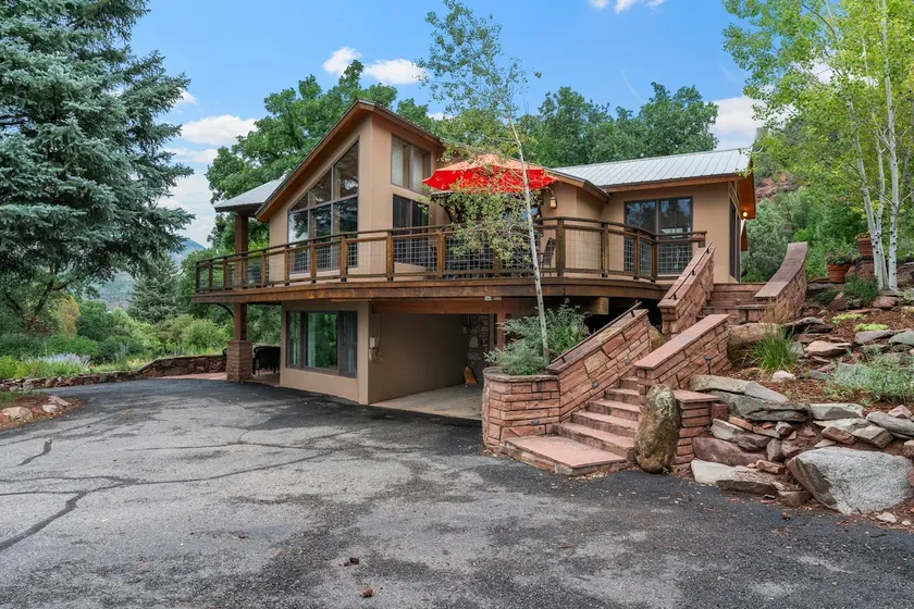 Hot Tub, A/C, Close to Town, Summer Retreat! - Image 1