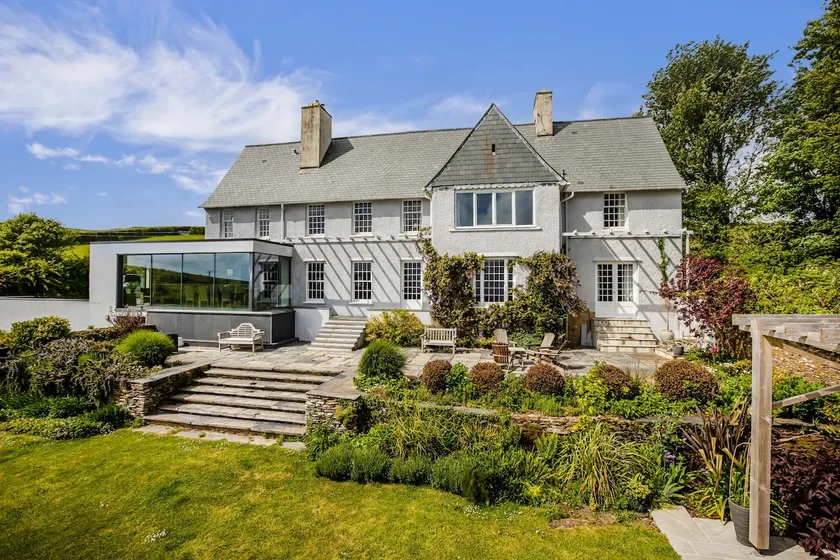 Little Redlap – Grand Coastal Estate with Sea View - Image 1