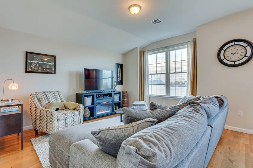 Bayfront New Jersey Escape ~ 13 Mi to Times Square - Image 1