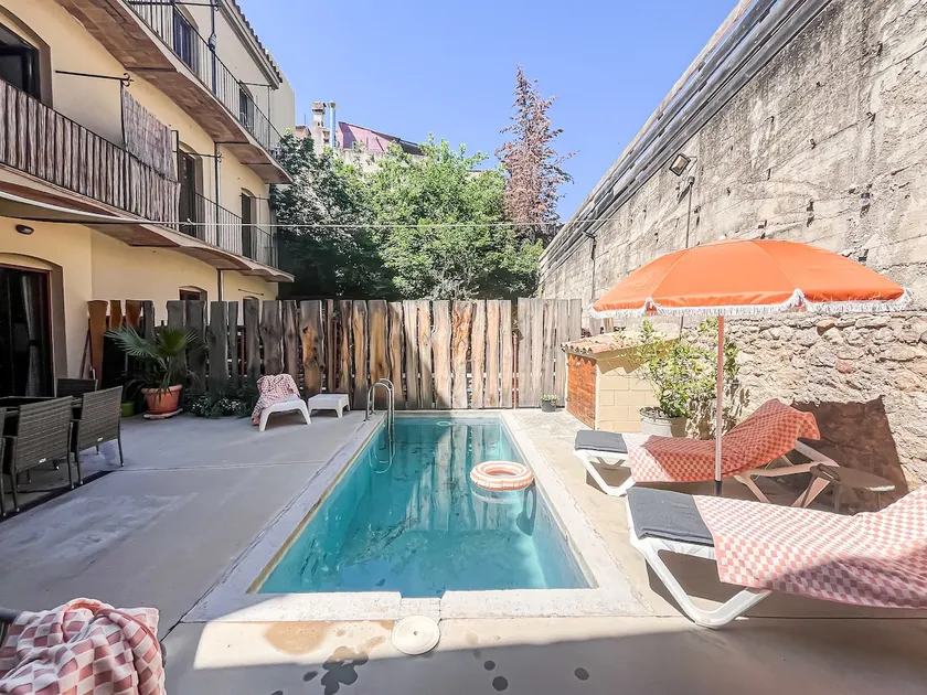 Aptw Pool in heart of old town - Image 1