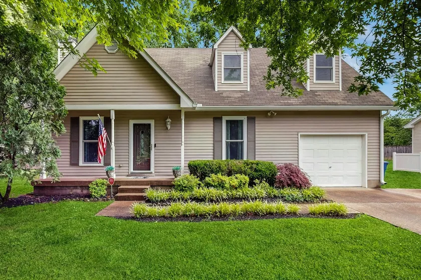 Cozy custom-furnished home with yard, firepit, chi - Image 1