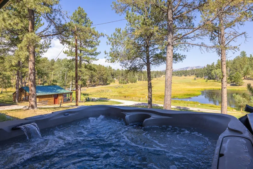 Pondside Lodge: Hottub + Sauna +Firepit +Game Room - Image 1