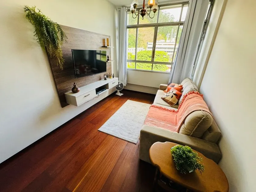Downtown apartment with parking space - Image 1