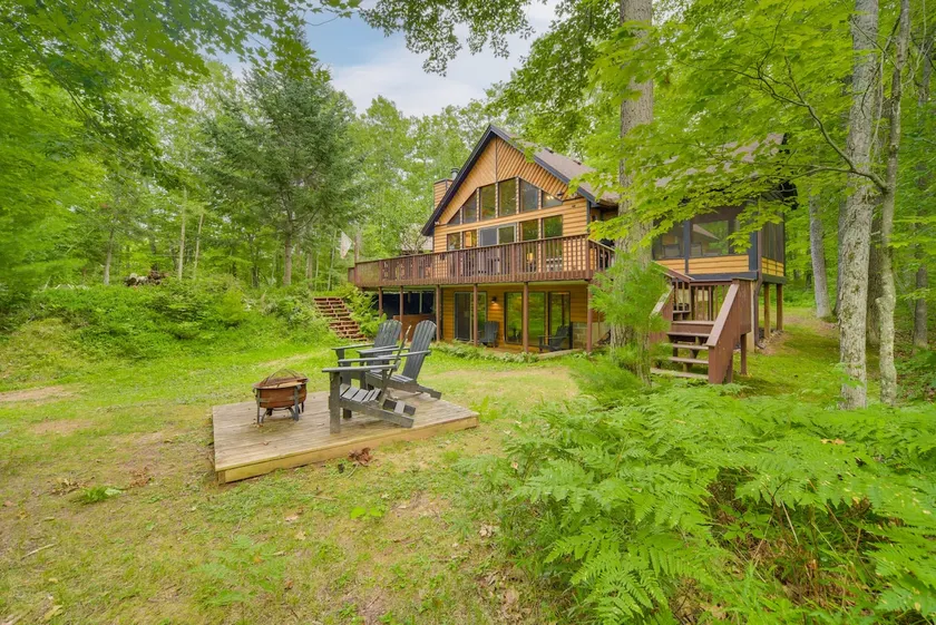 Cozy Wisconsin Cabin w/ Deck, Kayaks & Lake Views! - Image 1
