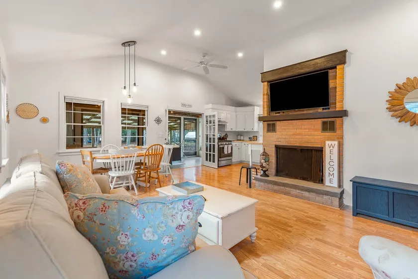 Cappawack Cottage Firepit & Private Beach Nearby - Image 1
