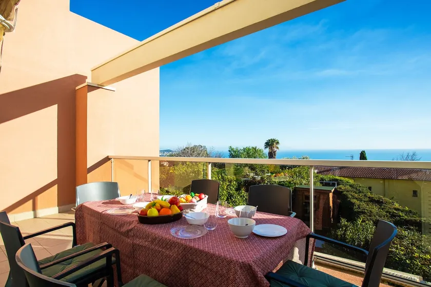 LE JARDIN BLEU AP4388 By Riviera Holiday Homes - Image 1