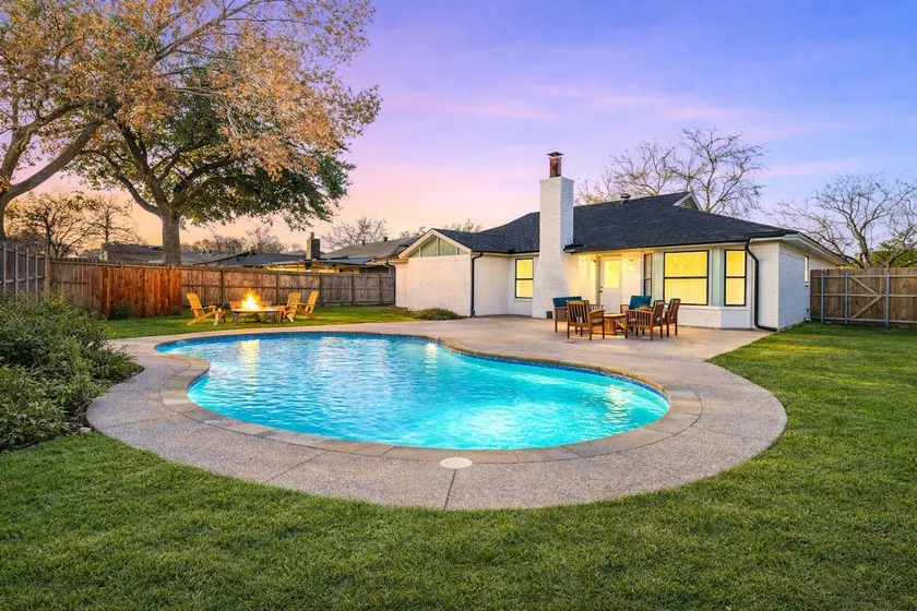 Golden DFW - Near Stadiums, Large Pool, Fire Pit - Image 1