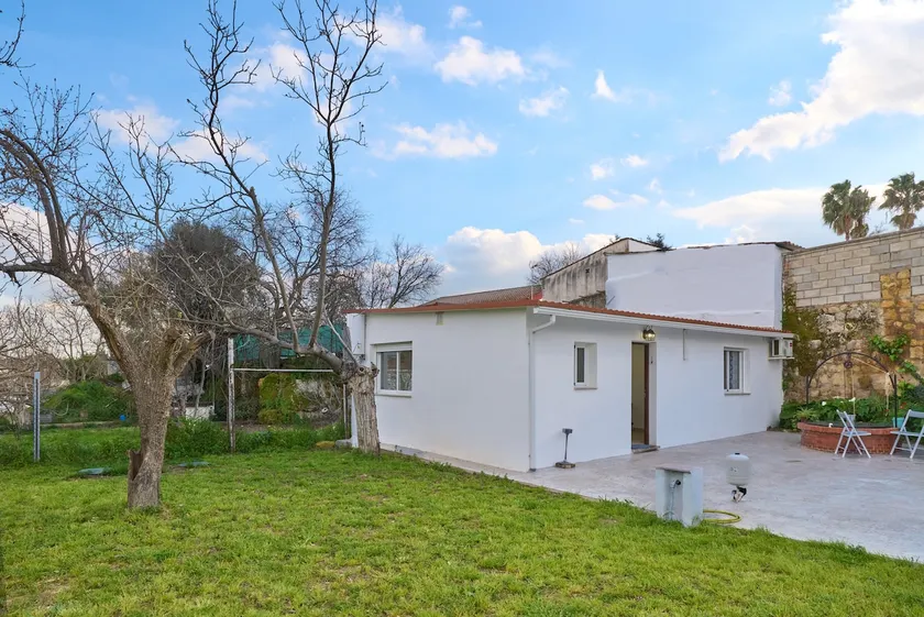 Ferienhaus 'Villa Verde' mit Gemeinschaftspool, WLAN und Klimaanlage - Image 1