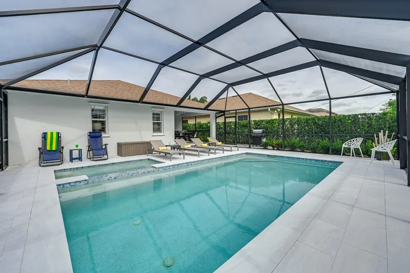 Central Naples Home w/ Private Pool, Spa & Lanai! - Image 1