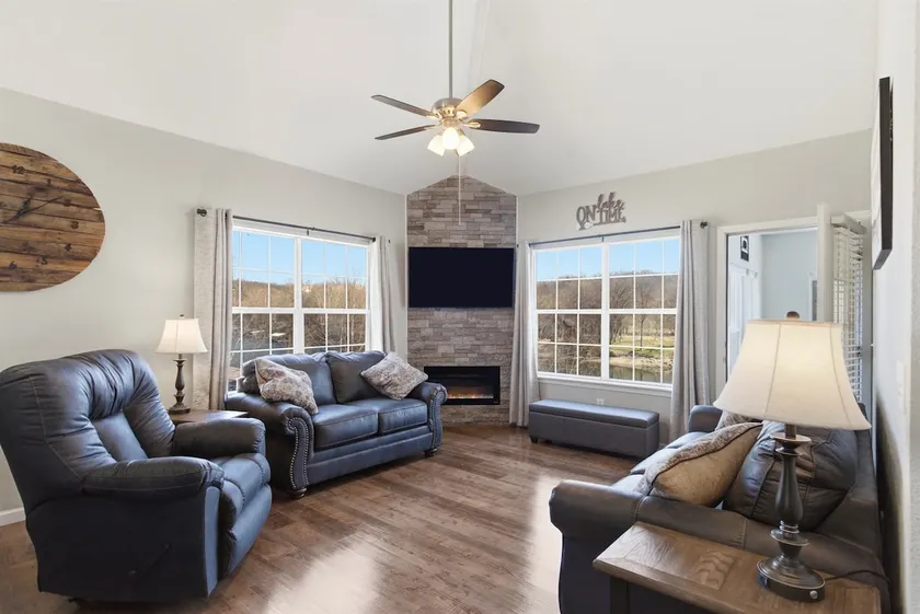 Waterfront Condo near Marina - Image 1