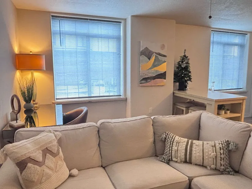 #StayInMyDistrict Downtown Loft2 - Image 1
