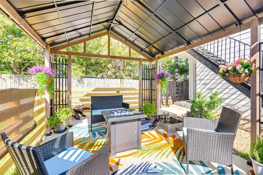 South Houston Townhome w/ Patio & Gas Grill! - Image 1