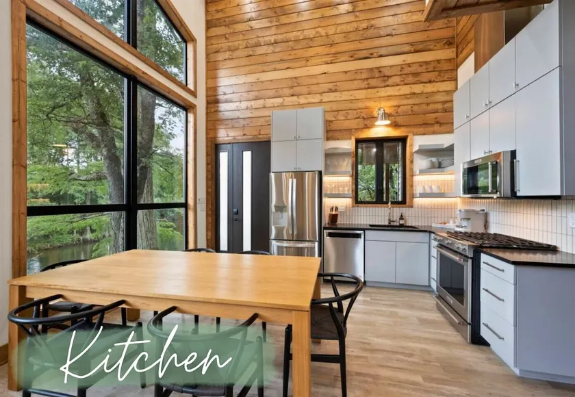 Riverfront Eagletown Retreat for Families, Groups - Image 1