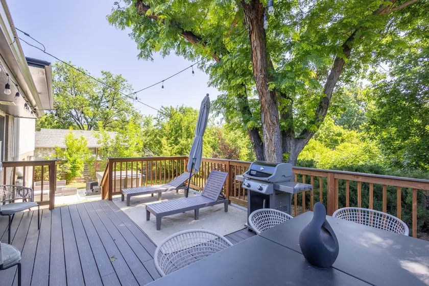 Hot Tub House with BBQ Deck and Workspace - Image 1