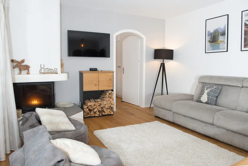 Cozy alpine apartment with fireplace - Image 1