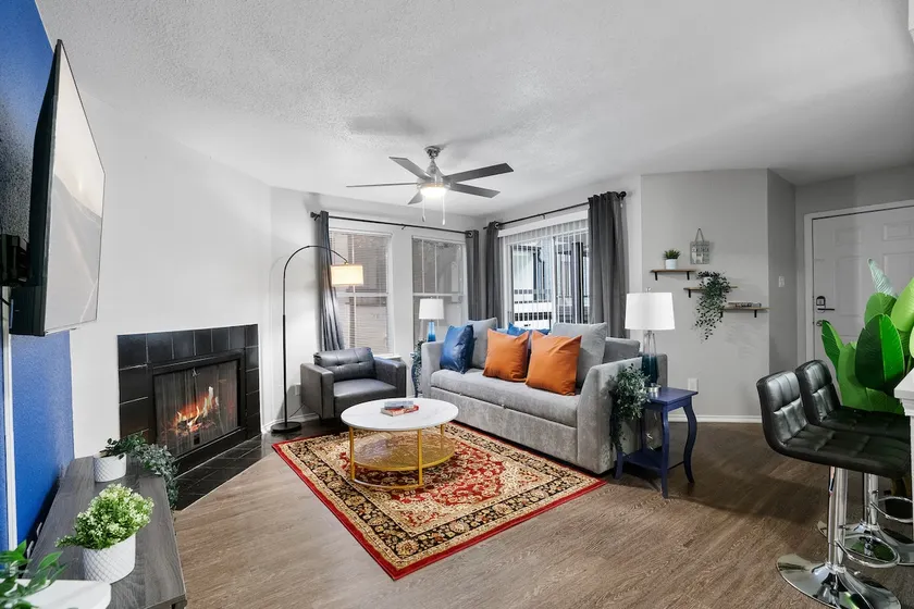 Beautiful 2BD/2BA in University Hills 0140 - Image 1
