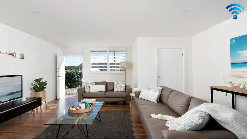Aloha Beach House – downstairs suite near beach - Image 1