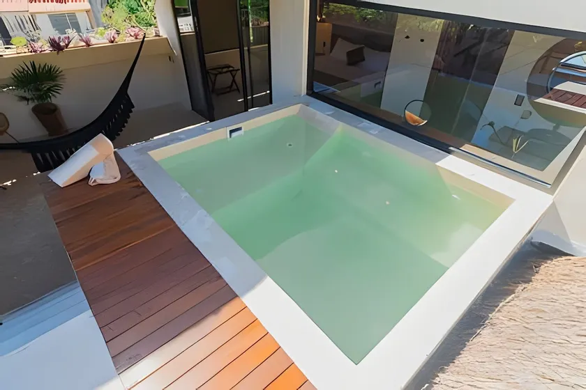Private Jacuzzi in PH steps from the lagoon - Image 1