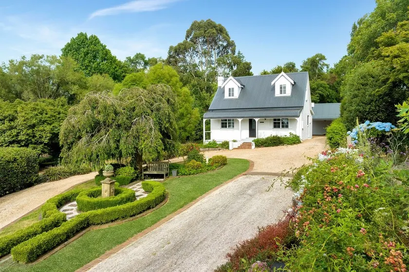 Cherry Tree Cottage, Burrawang, Southern Highlands - Image 1