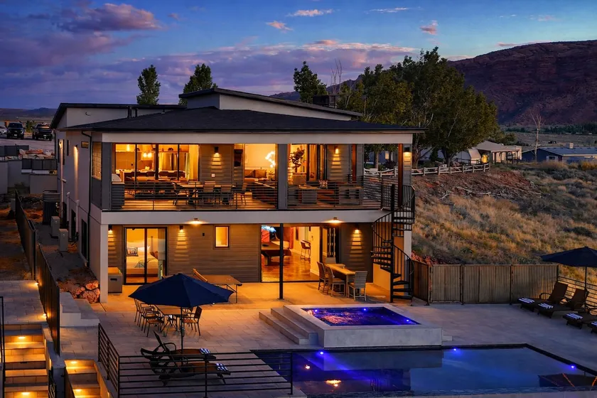 6 BR Luxury Retreat Pool, Spa, Fire Pits & Views - Image 1