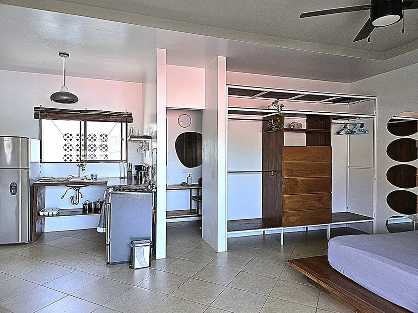 Modern Luxury- In town, Peaceful - A/C & hot water - Image 1